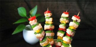 Cá hồi xiên nướng rau củ 