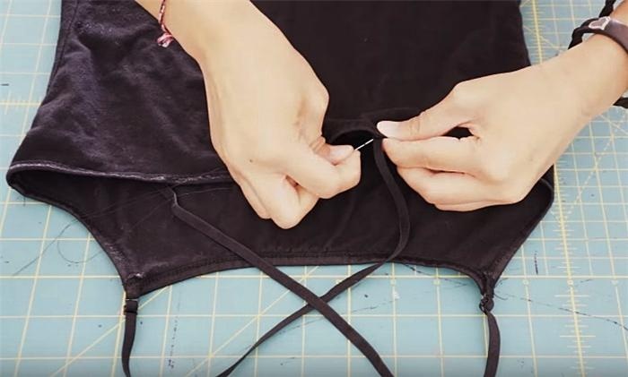 Ngỡ ngàng với 4 cách biến tấu áo 2 dây cực chất