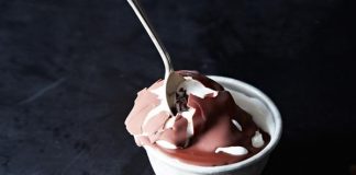 Làm sô cô la bọc kem nhanh chóng và đơn giản 1