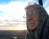 Cảm động bà cụ 90 tuổi từ bỏ chữa bệnh để đi du lịch