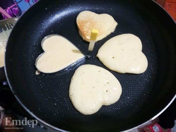 Bánh pancake nhân khoai môn tím