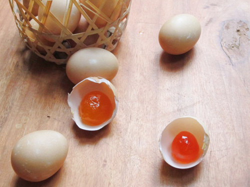 Cách làm trứng muối tại nhà cực đơn giản - 9