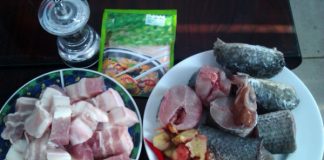 Bữa tối nóng hổi với cá kho thịt ba chỉ thơm ngậy - 1