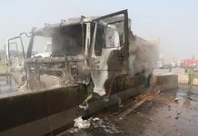 Ô tô tải bốc cháy trên quốc lộ 1A