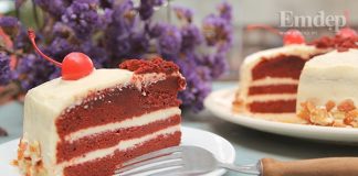 Bánh Red Velvet mềm ẩm đầy hấp dẫn