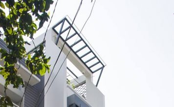 Hồ cá bên trong ngôi nhà ống xanh mát ở Sài Gòn