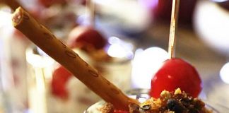 Sữa chua cherry trộn hạnh nhân – tưởng khó mà cực đơn giản