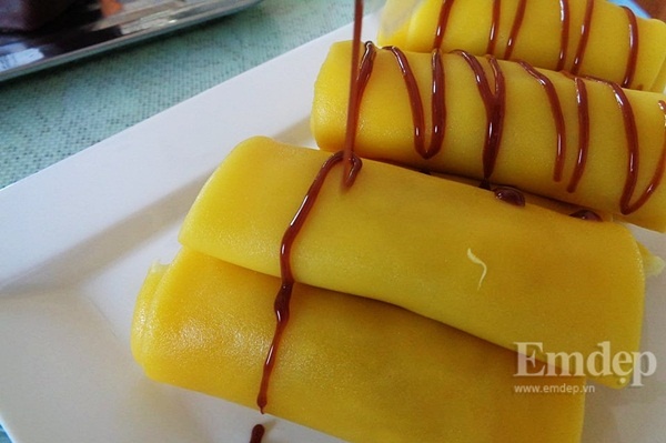 Bánh crepe chuối ngào đường - món bánh chuối mới bé nào cũng mê