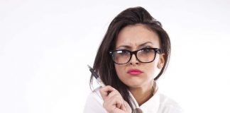 Nghẹt thở vì váy bó chốn công sở!