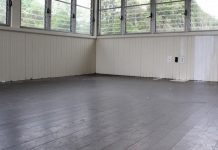 Đổi màu áo mới cho sàn nhà với đường sơn kẻ sọc