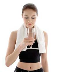 Uống nhiều nước giúp bạn giảm cân tốt