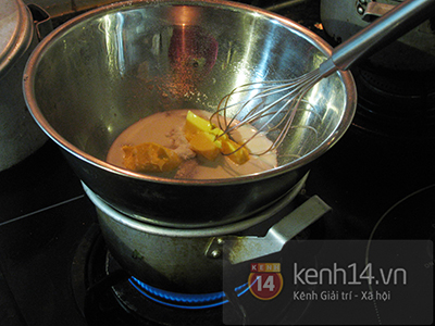 Mách bạn công thức bánh bông lan cuộn trứng muối cực kỳ mềm xốp 4