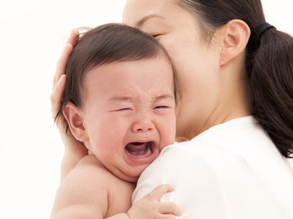 9 nguyên nhân khiến bé khóc mãi không thôi