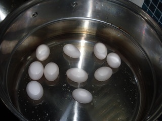 Canh trứng bồ câu long nhãn bồi bổ sức khỏe những ngày nắng nóng