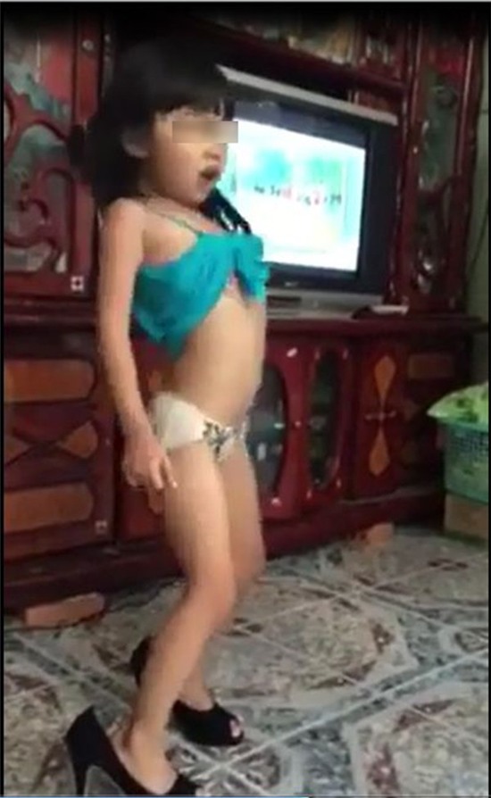 bé gái nhảy sexy