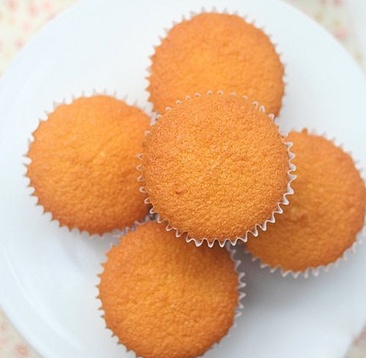 Cách làm bánh bông lan vị cam trong khuôn muffin