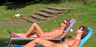 Hàng xóm xây nhà cao tầng, CLB khỏa thân phản đối dữ dội