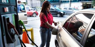 Quốc gia có giá xăng rẻ "không thể tin nổi"