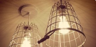 Biến giỏ kim loại thành lồng đèn độc và lạ