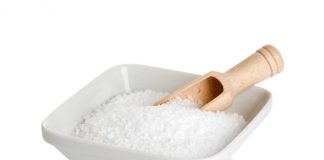 Mách chị em cách chườm muối nóng để giảm mỡ bụng