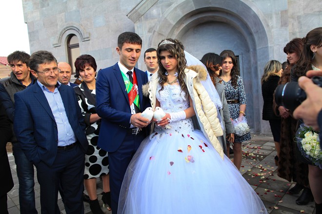 Vẻ đẹp của phụ nữ Armenia làm say lòng khách du lịch