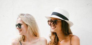 ​Biến tấu áo sơ mi nam thành váy cực cá tính