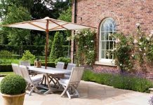 Những cách bày trí bàn ghế cho sân vườn ngoài trời thêm đẹp