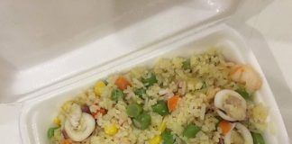 Hộp cơm xào được tính tiền 200 ngàn đồng. Ảnh: FB Thy Nguyen