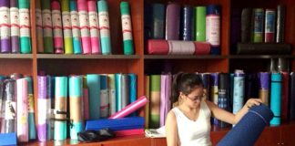 Thảm yoga giá rẻ của Trung Quốc xuất hiện nhiều trên thị trường Ảnh: Đình Thi
