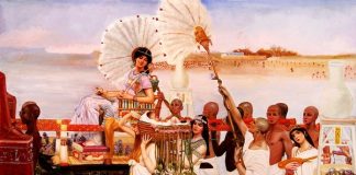 Tượng nữ hoàng Nefertiti được tìm thấy năm 1912.