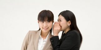 Phát bực với đồng nghiệp nhiều chuyện!