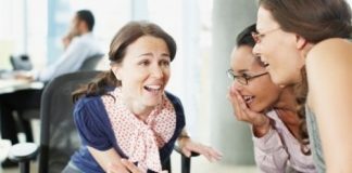 Tôi nhiều lần bị bẽ mặt chỉ vì suy nghĩ nhỏ nhen của đồng nghiệp