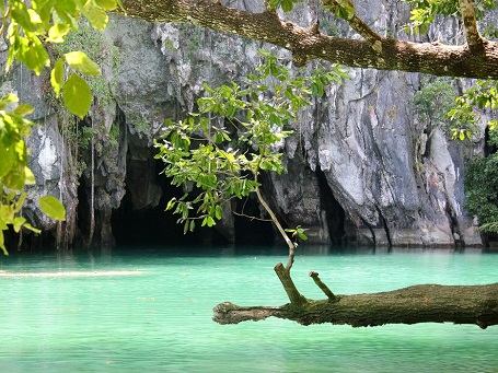 Lối vào của địa danh sông ngầm Puerto Princesa, nơi đây được UNESCO công nhận là một trong 7 kỳ quan thiên nhiên mới.