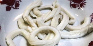 Chua chua cay cay gỏi mực kiểu Thái