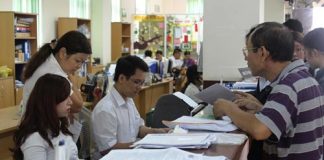 Người dân làm thủ tục tại BHXH TP HCMẢnh: BẢO NGHI