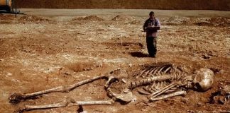 Kinh hãi phát hiện nghĩa trang người ngoài hành tinh ở châu Phi