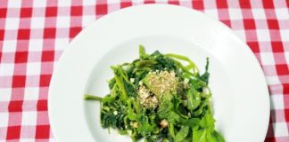 Rau muống trộn đổi gió ngày hè