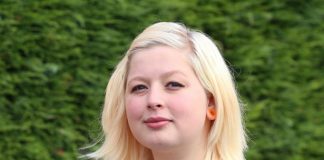 Sốc: Người phụ nữ sở hữu vòng 1 tự nhiên nặng gần 10 kg