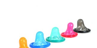 Sai lầm tai hại khi mang 2 bao cao su để ngừa thai - 1