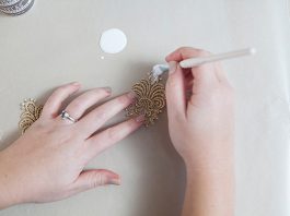 cach_lam_khuyen_tai_ren_don_gian_ma_diue_da_cho_ban_gai