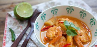 Tôm dứa nấu cà ri kiểu Thái - 1