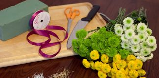 Làm gối nhẫn bằng hoa tươi đơn giản - 1