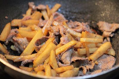 Nấu món thịt bò xào củ đậu - 4