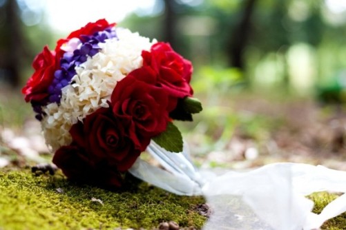 Các cách bó hoa cưới đẹp mang nhiều màu sắc khác nhau 8