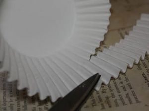 Cách làm đèn lồng khổ lớn từ giấy cupcake vui Trung thu