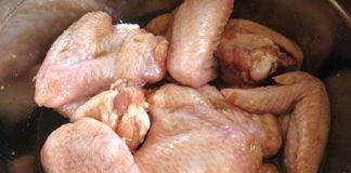 Cách làm cánh gà rang me 