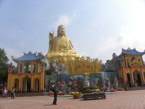Ngôi chùa huyền bí trong lòng tượng Phật - 1
