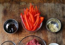 thit-bo-chien-sot-chua-cay-1