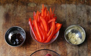 thit-bo-chien-sot-chua-cay-1