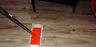 Cách lau sạch sàn gỗ bằng dấm trắng - 1